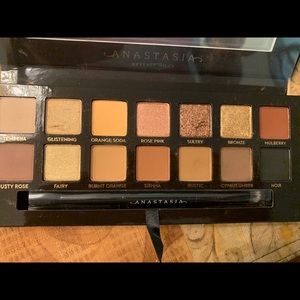Anastasia Beverly Hills Soft Glam Palette